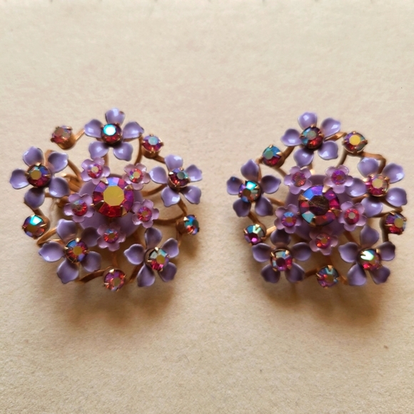 Vintage Floral Enamel & Rhinestone 60s Clip On Earrings - Picture 5 of 5
